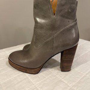 Lucky Brand Womens Quintei Ankle Leather Platform Boots w/original box
